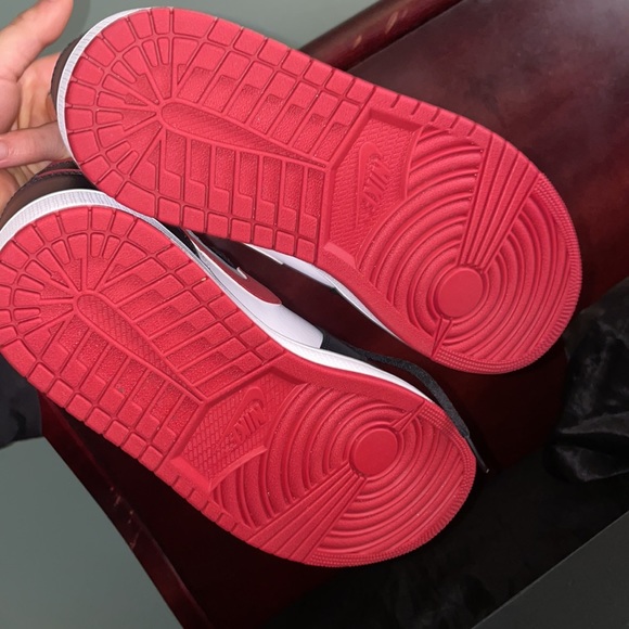 COPY - Air Jordan 1 Mid - Picture 3 of 4